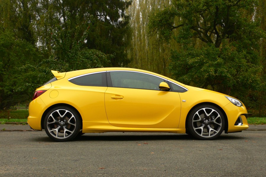 Opel Astra GTC 2011