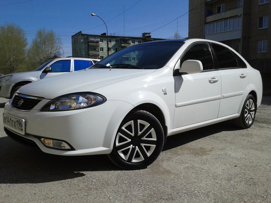 Lacetti Gentra White