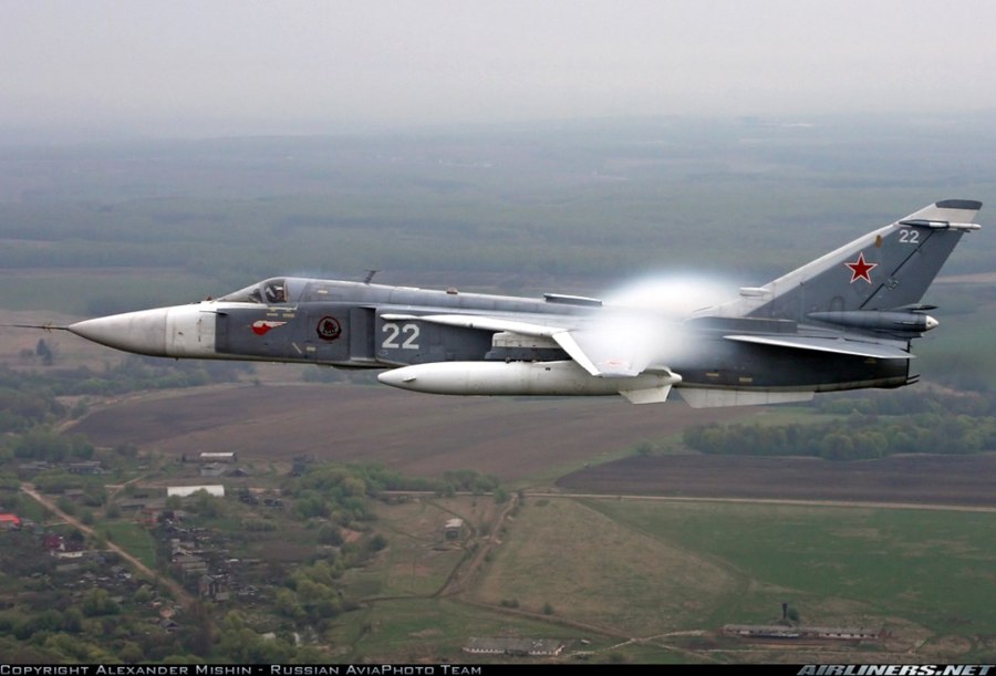 Су-24 бомбардировщик