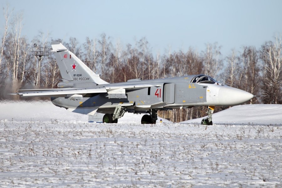 Су-24 бомбардировщик