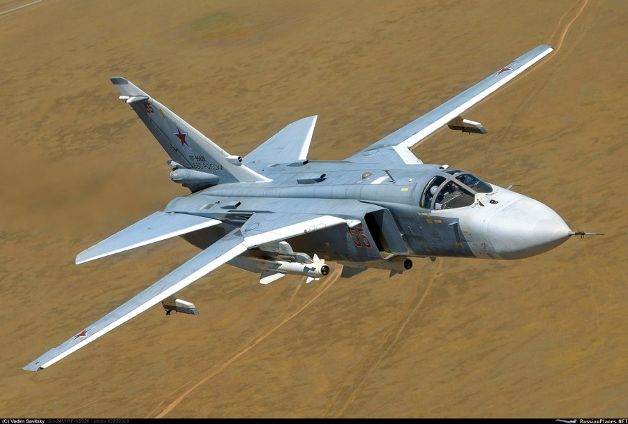 Су-24 бомбардировщик