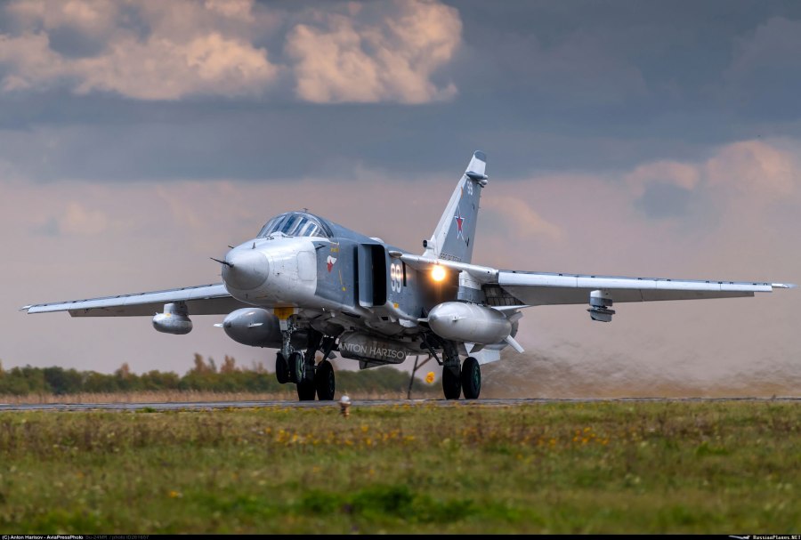 Самолет Су-24м