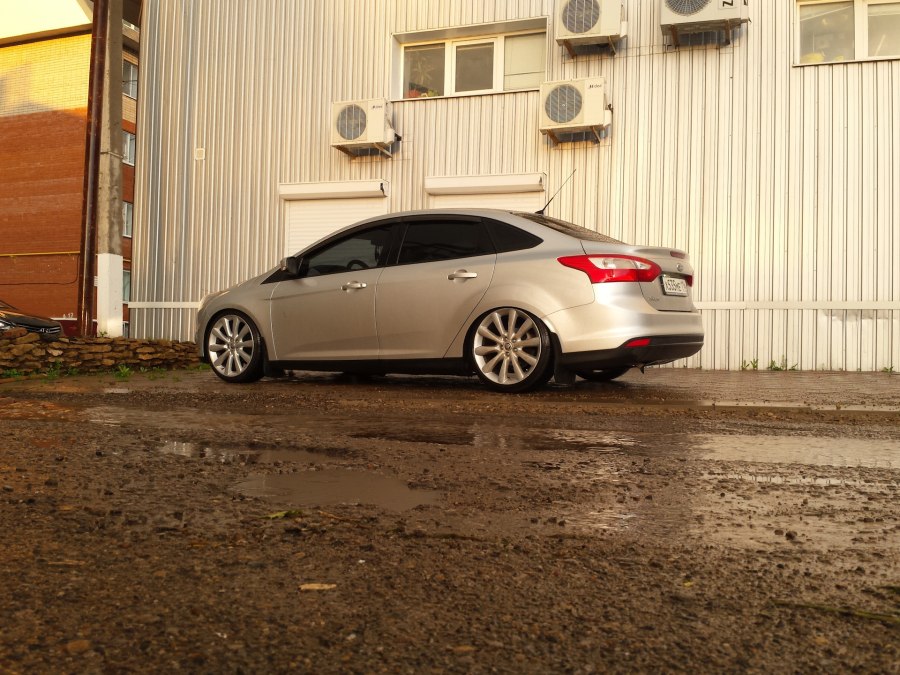 Ford Focus 3 седан на р 18