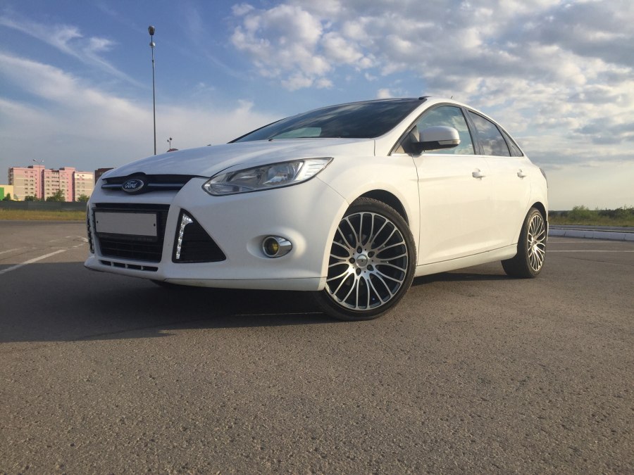 Ford Focus 3 седан r18