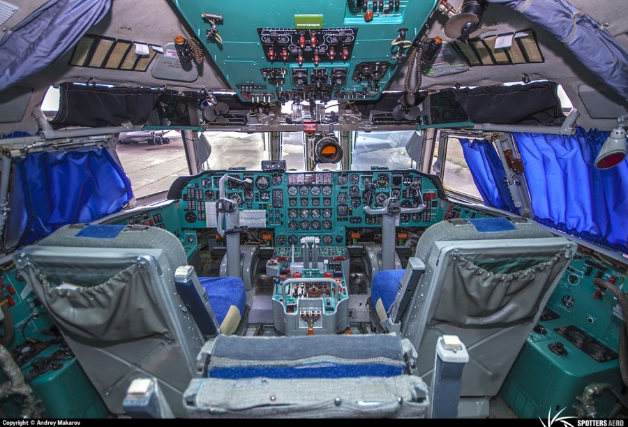 АН-124 Руслан кабина