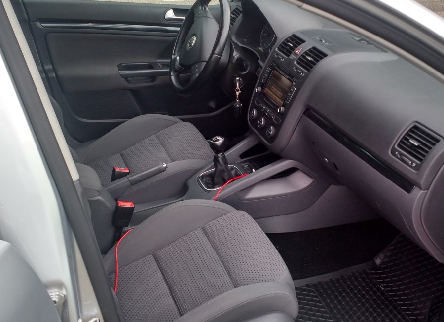 Volkswagen Golf mk5 салон