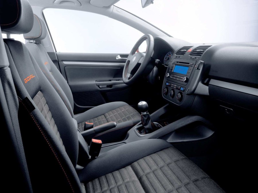 Golf 2006 черный салон