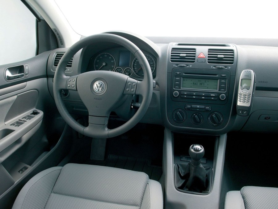 Volkswagen Golf 2004 салон