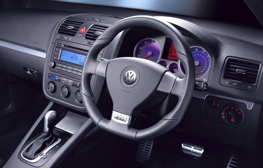Volkswagen Golf 2005 Interior