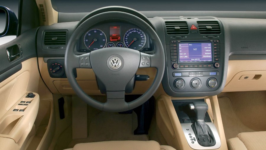 VW Golf 5 салон
