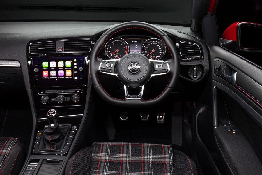 Volkswagen Golf GTI 2017 салон