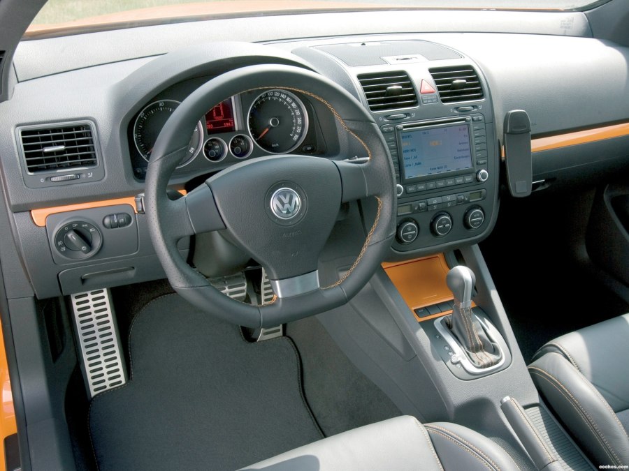 Volkswagen Golf 2005 салон