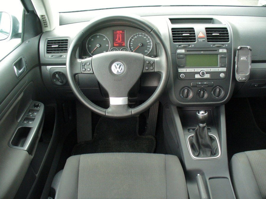 Volkswagen Golf 5 салон