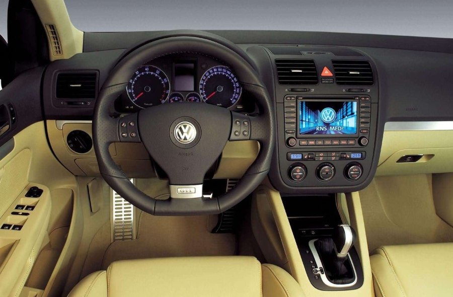 Volkswagen Golf 2006 Interior