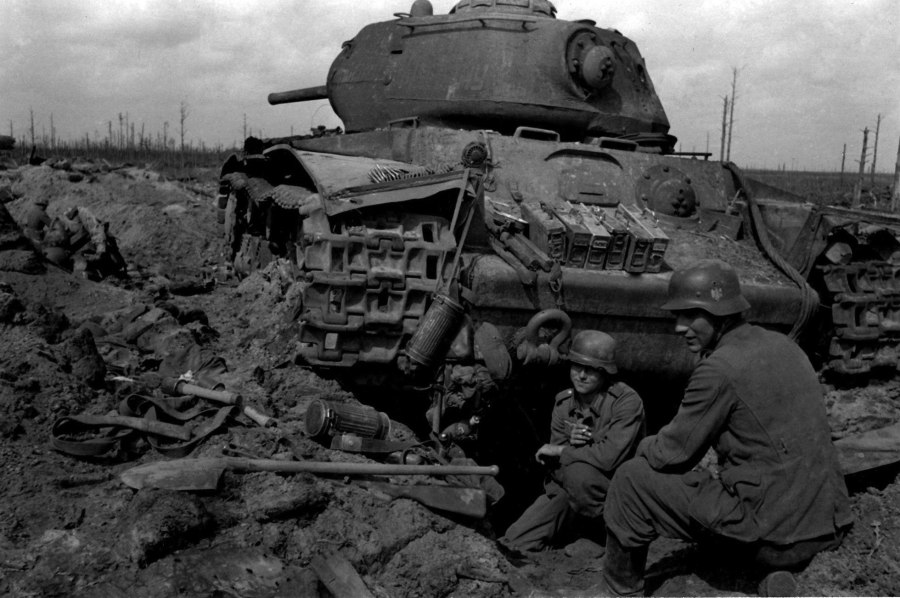 Подбитый немецкий танк 1941