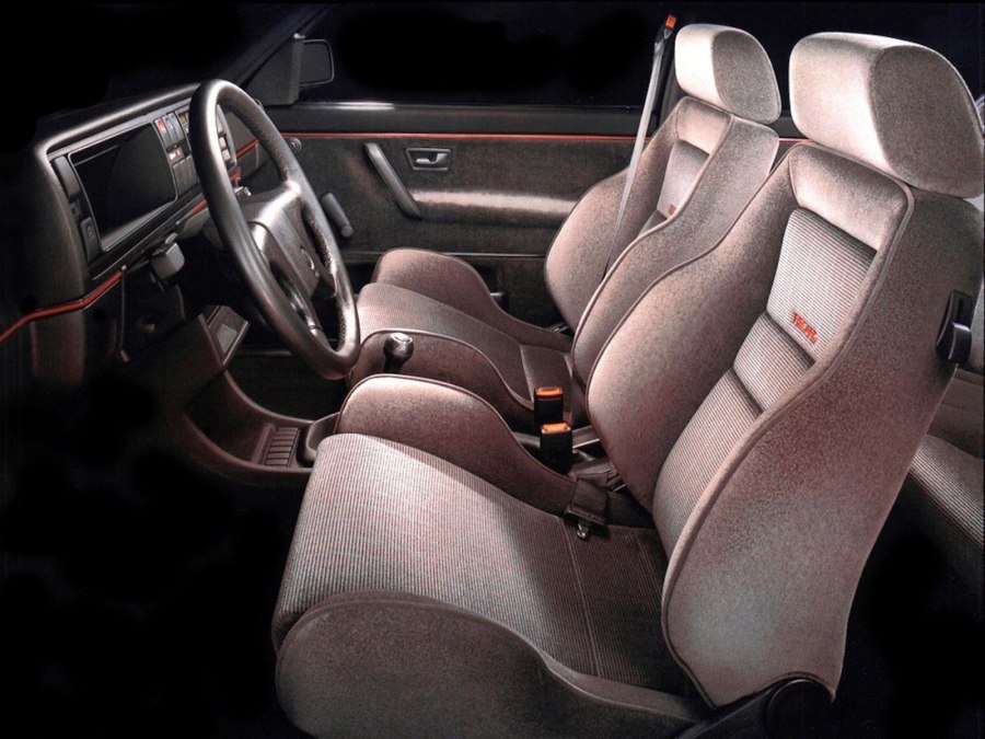 Volkswagen Golf 2 салон