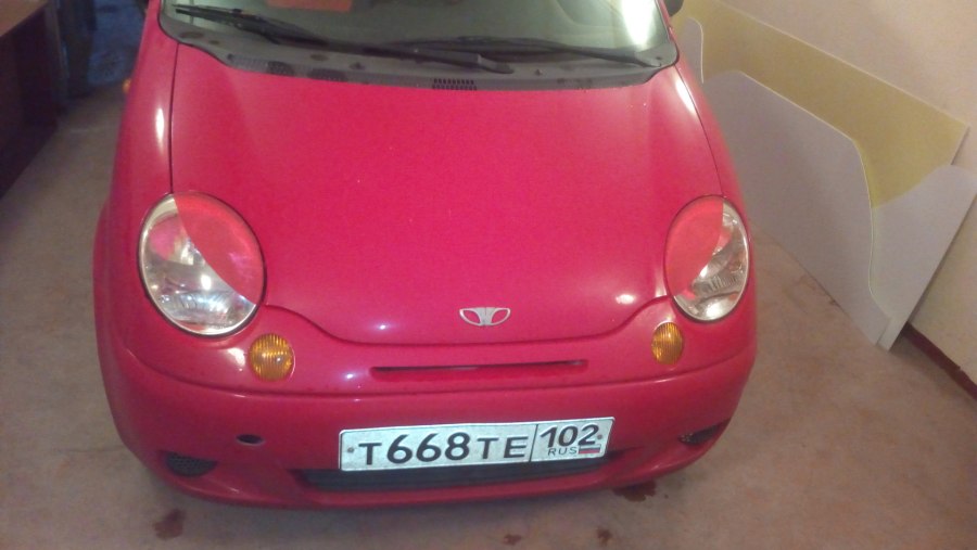 Красный Matiz с ресничками