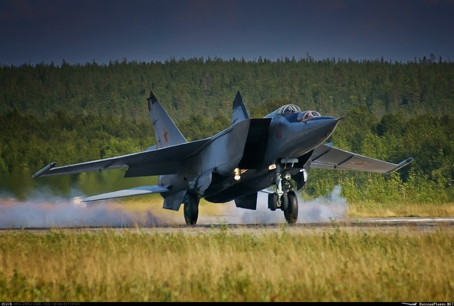 Миг-25 сверхзвуковой самолёт
