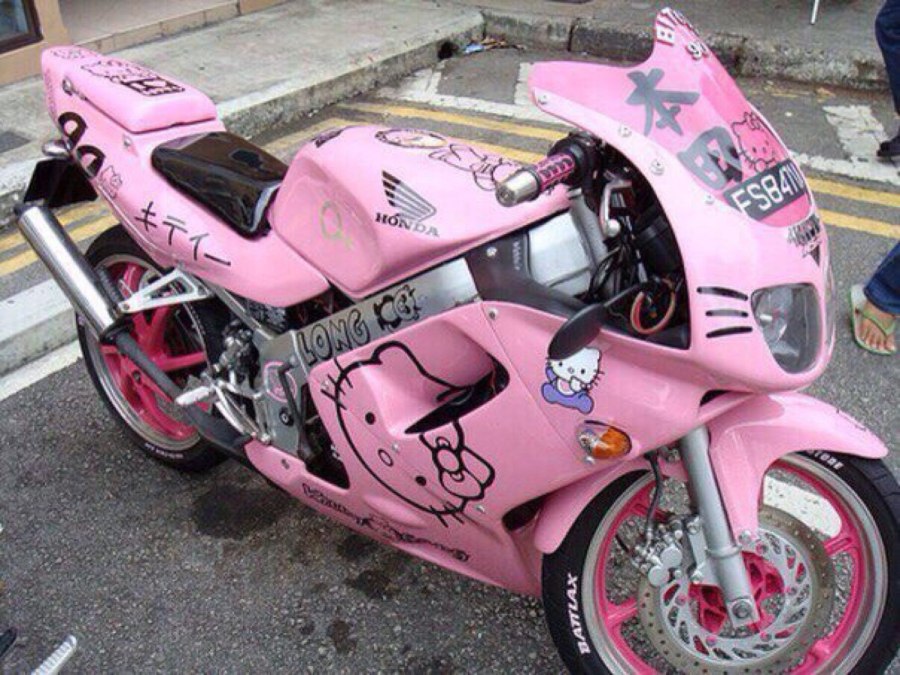 Suzuki GSX R 600 черно розовый