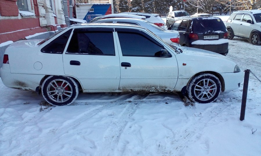 Daewoo Nexia Вишневая на 17 дисках