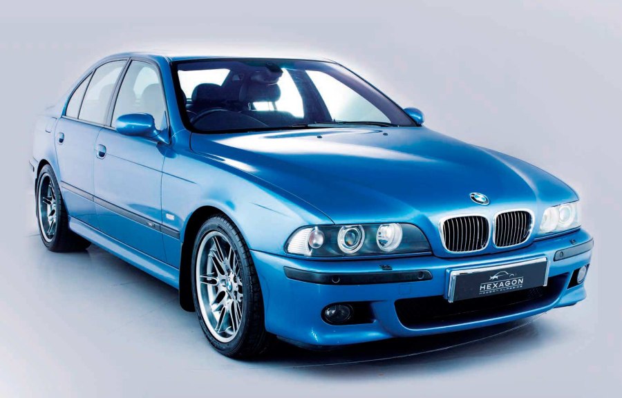 BMW логотип на машине