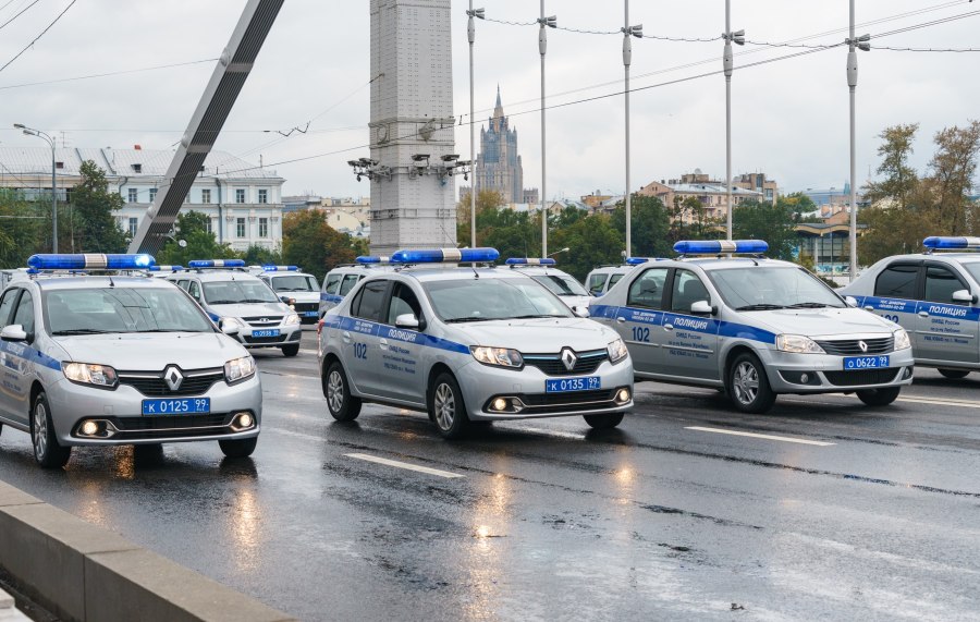 Полицейские машины в Москве