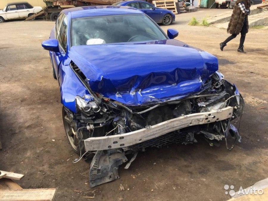 Разбитый Lexus is 250