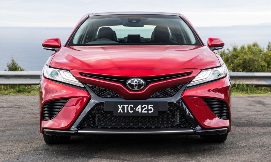 Машина Toyota Camry 2018