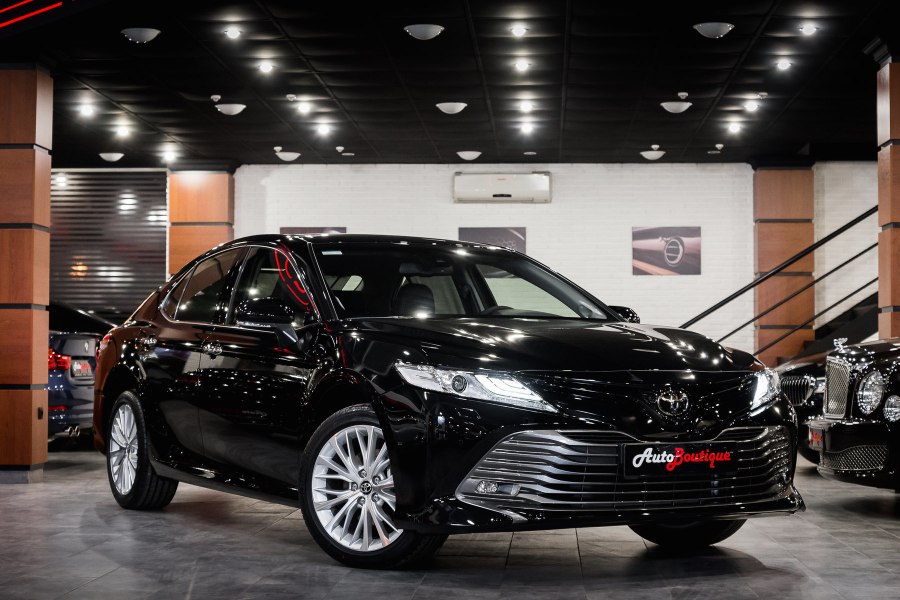 Toyota Camry 2020 белая
