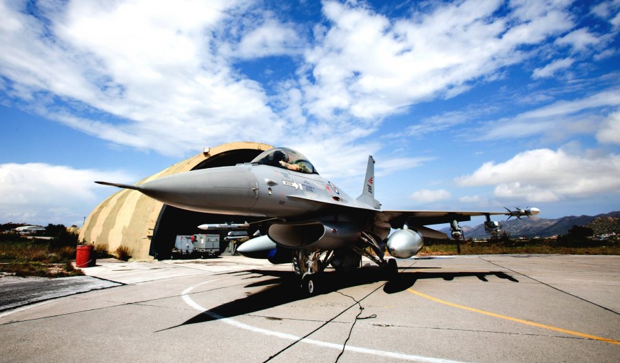 Самолет f16 Fighter