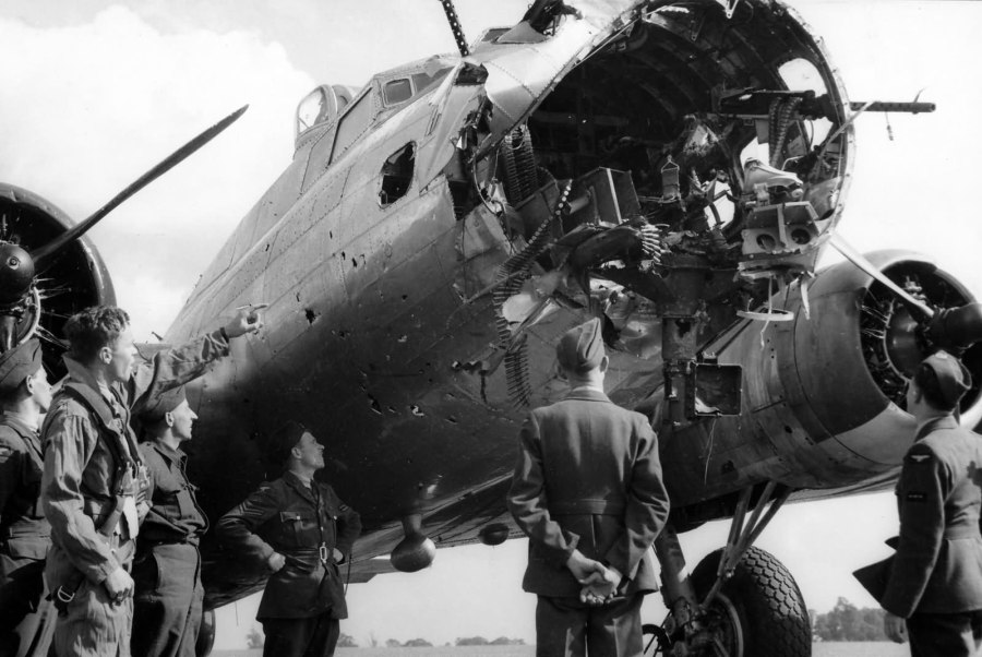 Пилот бомбардировщика b17 в кабине