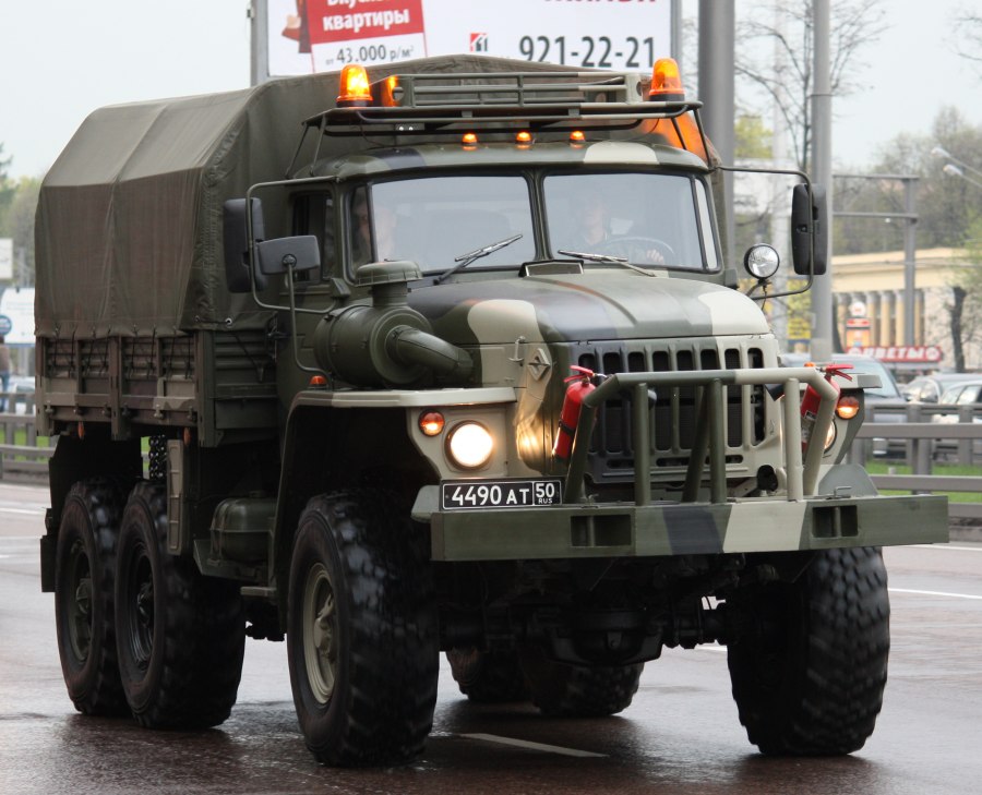 Урал 4320 салон приборная панель