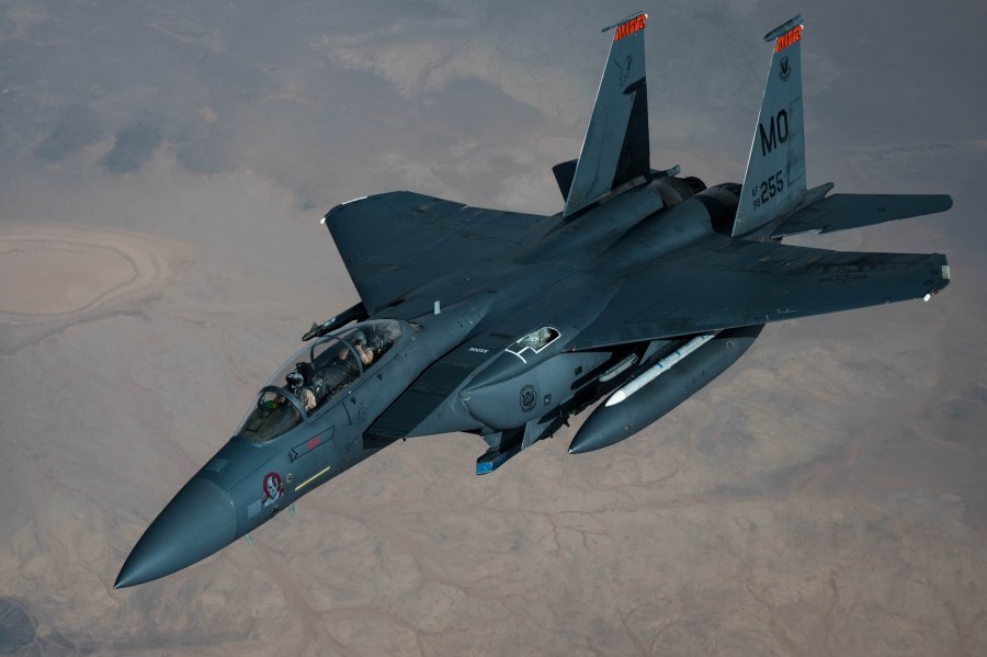F-15e vs f-15b