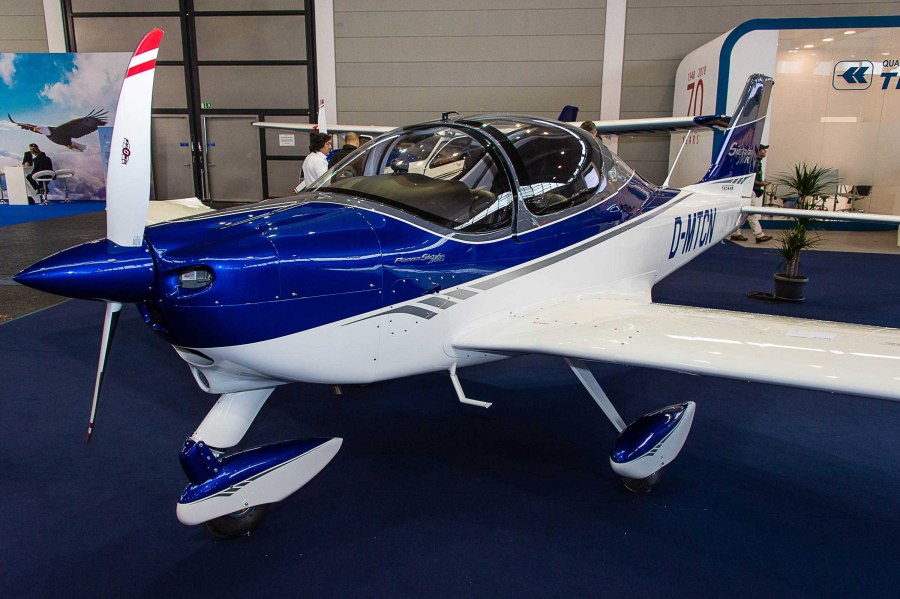 Самолет Cirrus sr22