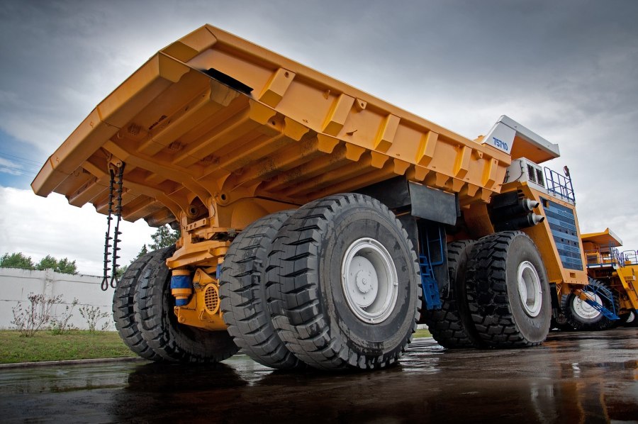 БЕЛАЗ 75304