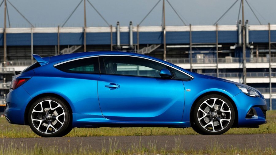 Opel Astra GTC синяя