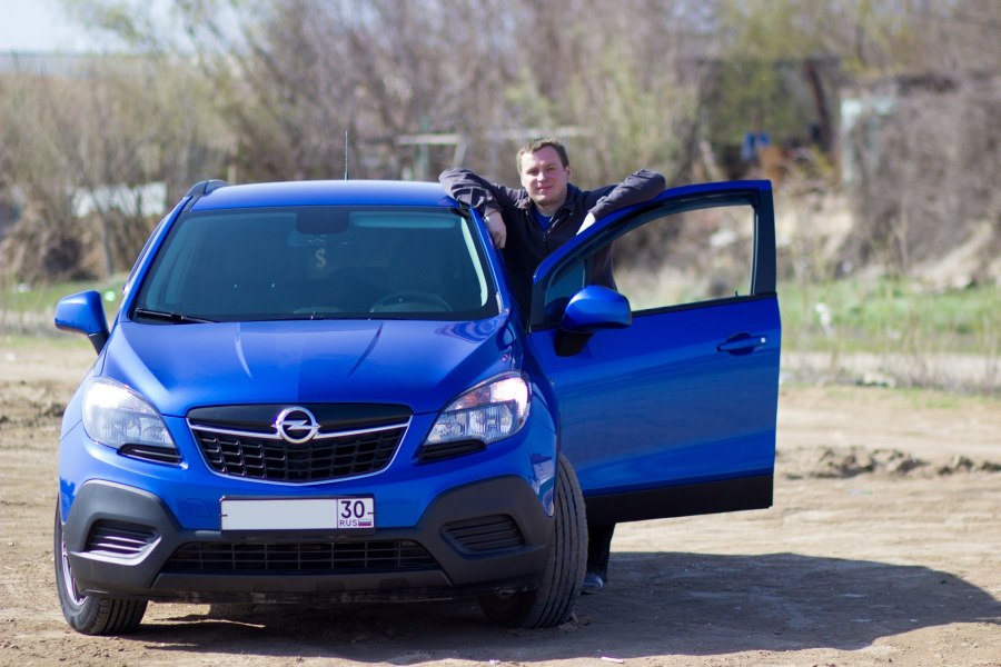 Опель Мокка голубой