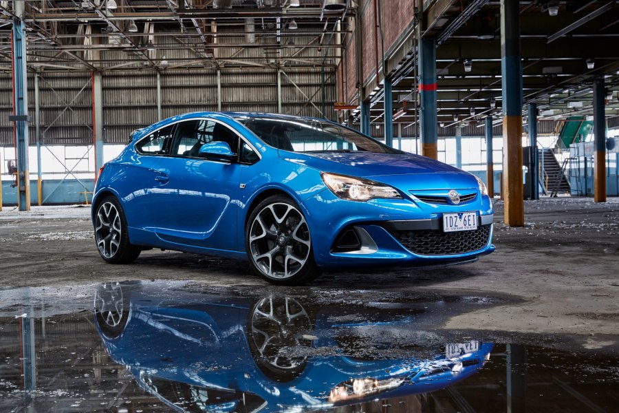 Opel Astra GTC синяя