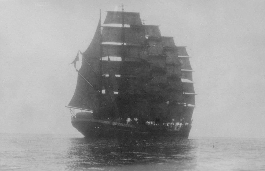 Корабль в море рисунок