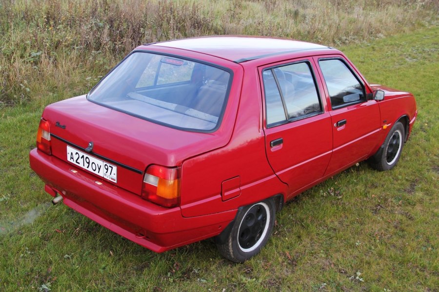 ЗАЗ 1102 Таврия седан