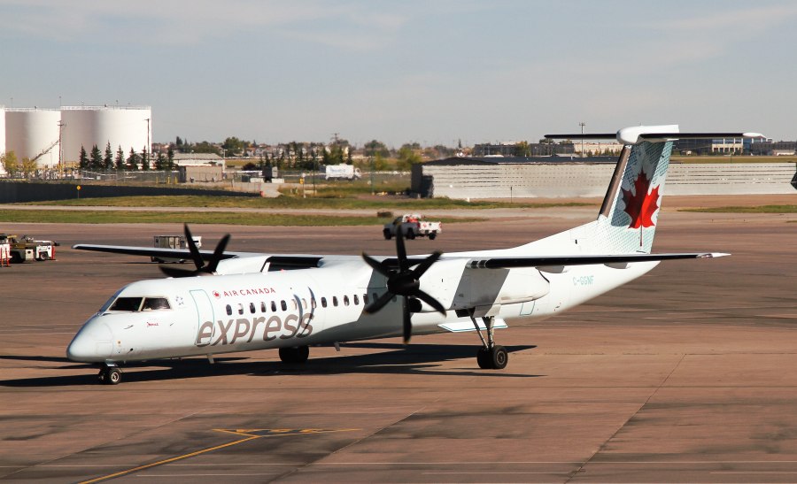 Dash-8-400 вид сбоку