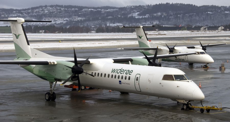 Bombardier DHC 8-q400 в Авроре