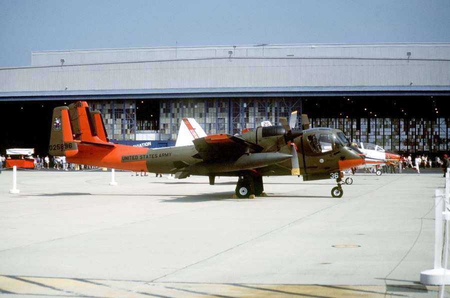 Ov-1 Mohawk самолет