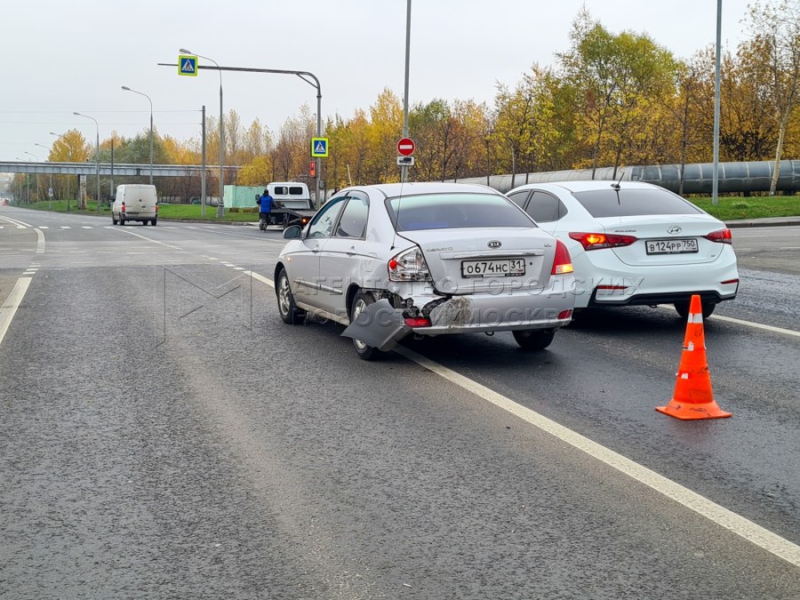 Машины на улицах города