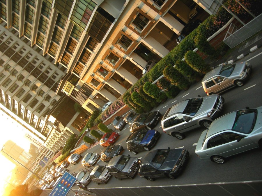 Машина на улице