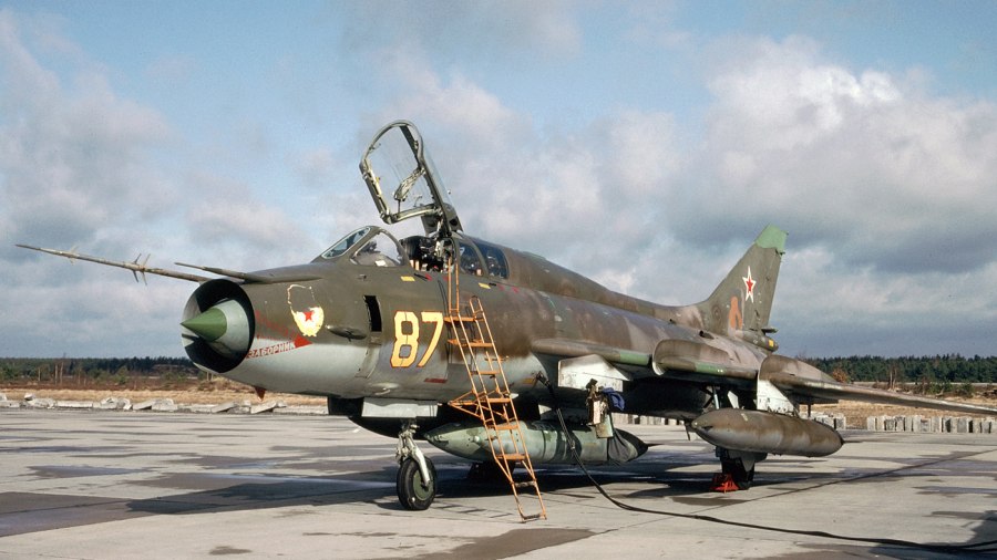 Истребитель-бомбардировщик Су-17м3