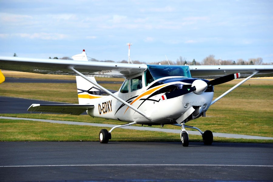 Cessna. Самолет Cessna 182. Цессна 182 RG. Cessna 182 самолёты Cessna. Цесна 451.