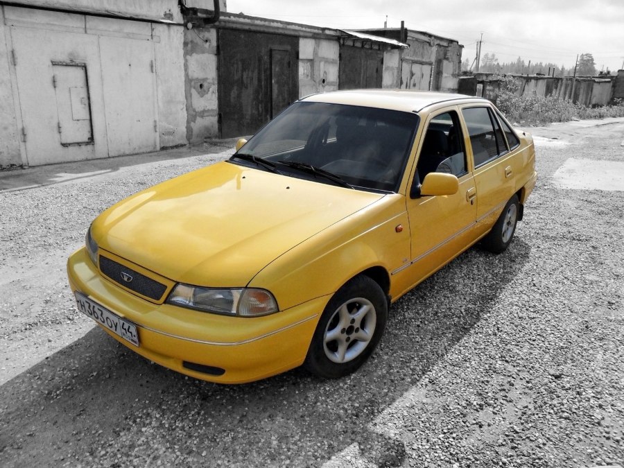 Daewoo Nexia желтая