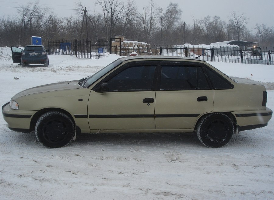 Daewoo Nexia n100 золотистая