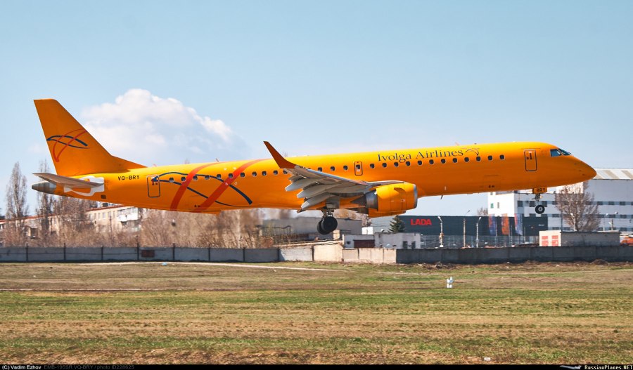 CRJ 200 самолет Ямал
